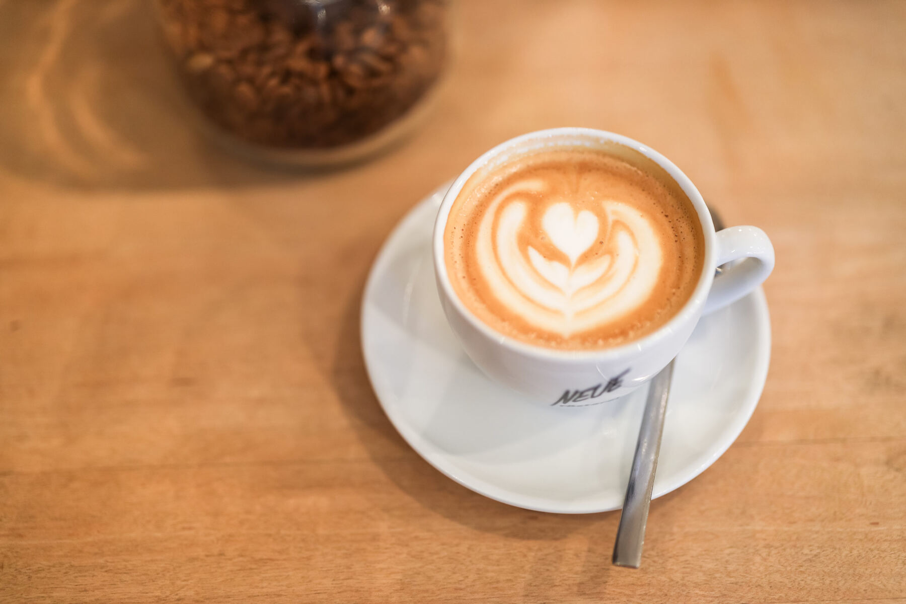 Eine Tasse Cappuccino